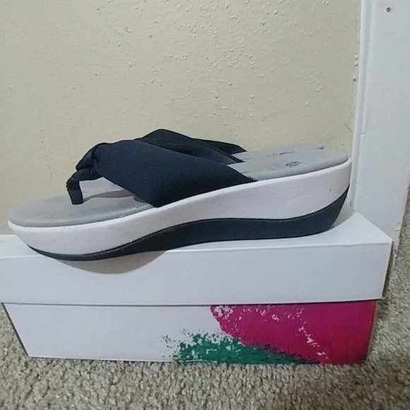 arla gibson clarks sandals